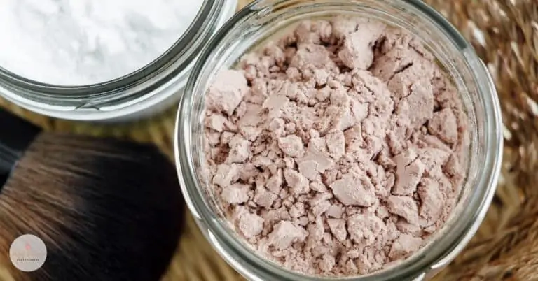 homemade dry shampoo for dark and light hair with essential oil