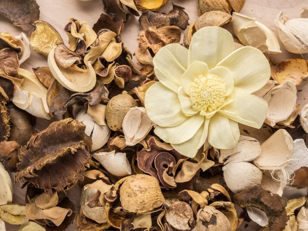 image of diy homemade potpourri made with essential oil