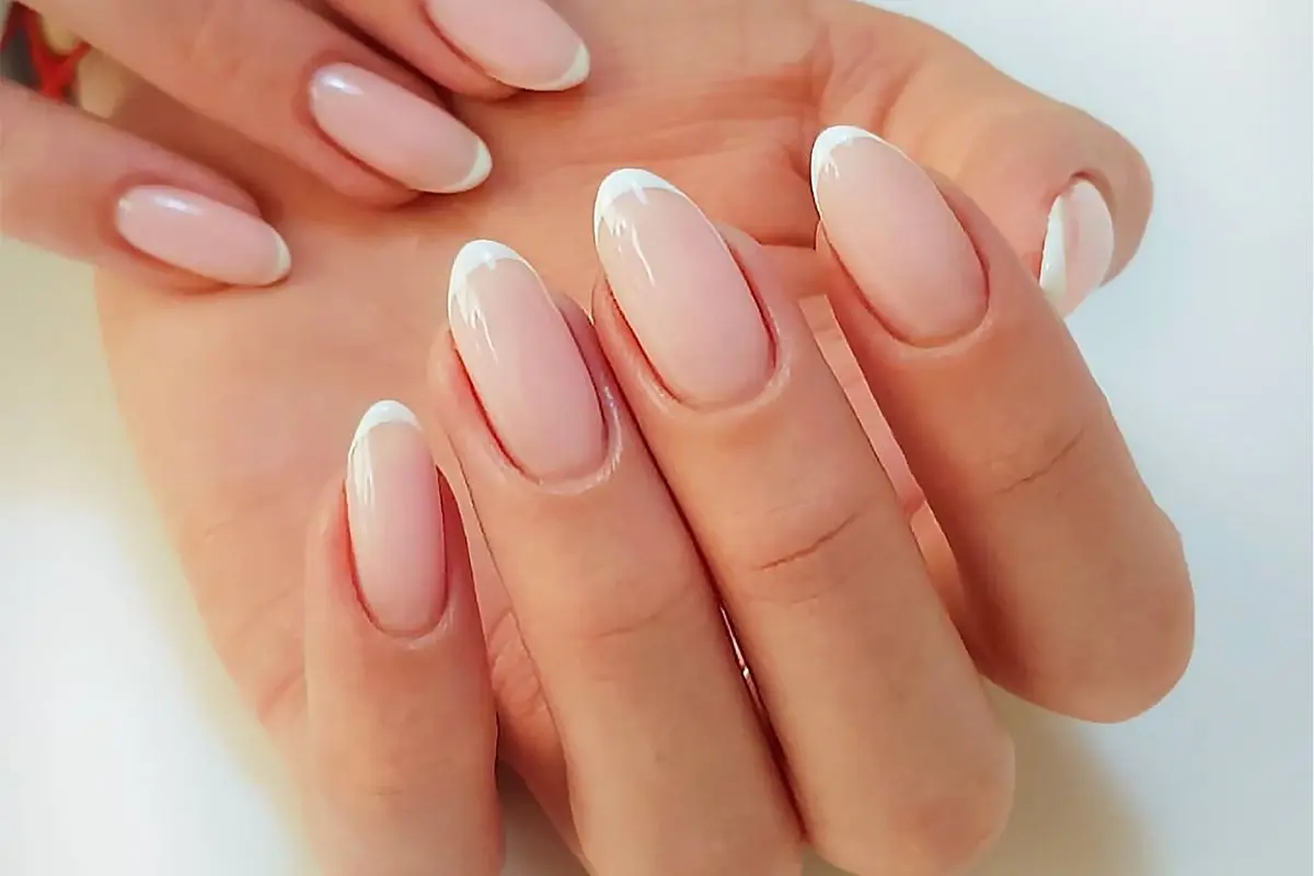 woman's hand with healthy nails