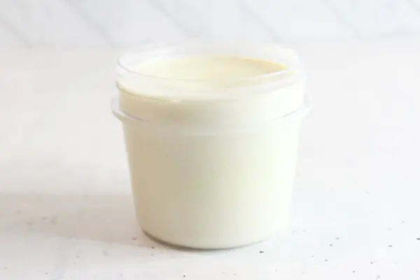 jar of homemade sunscreen