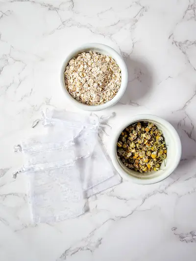 Oatmeal and Chamomile Bath Tea ingredients