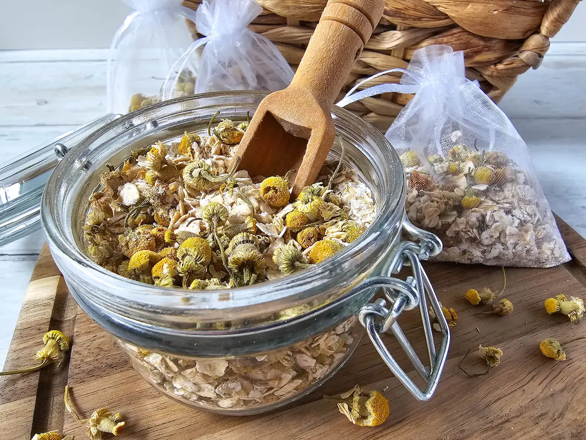 Oatmeal and Chamomile bath tea