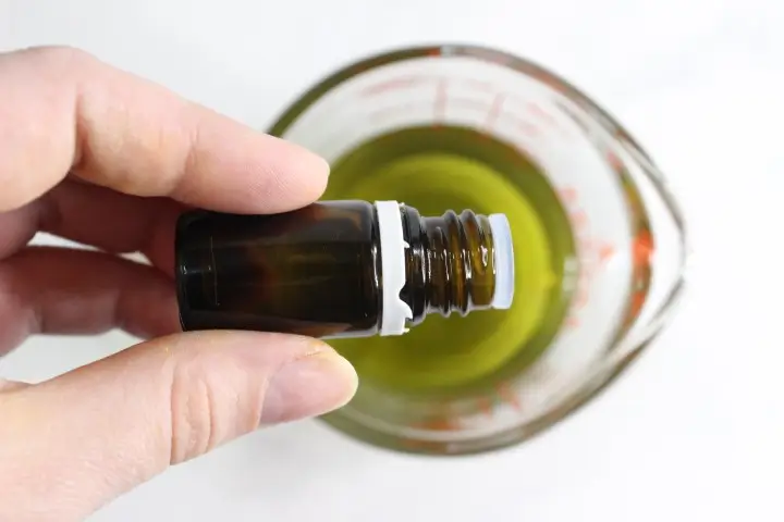 DIY Oregano Salve Recipe 18 oregano salve 4