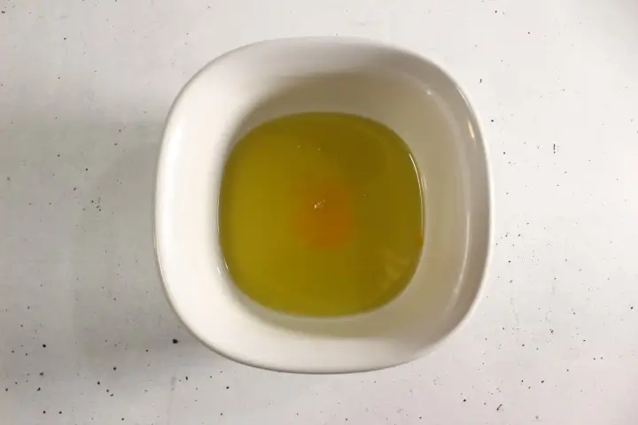 bowl of oils for a diy sunscreen spray