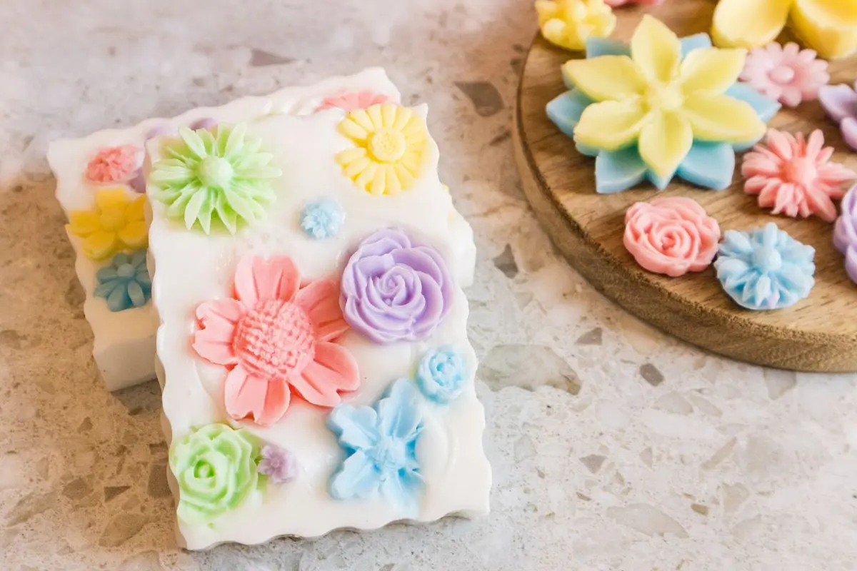 DIY Floral Soap Bars - an impressive handmade gift 11 homemade DIY Floral Soap Bars